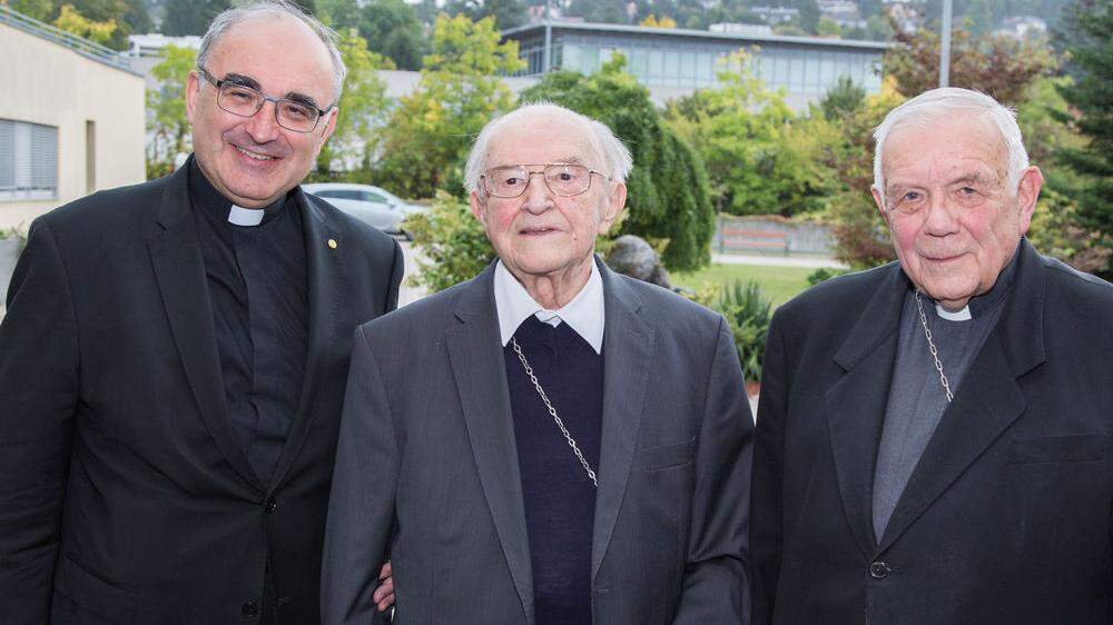 Treffen dreier Bischöfe: Wilhelm Krautwaschl (li) und Maximilian Aichern (re) mit dem Jublilar Johann Weber