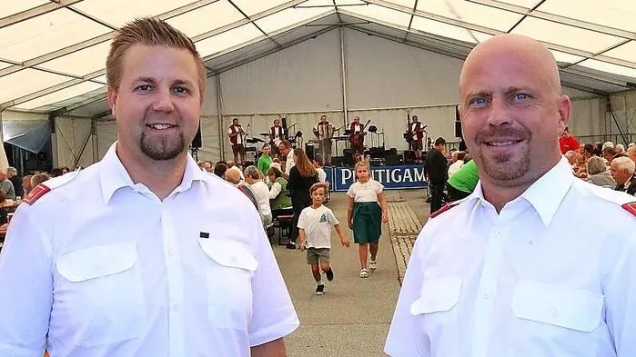 Die Freiwillige Feuerwehr Voitsberg unter HBI Bernd Unger (r.) und OBI Harald Kremaucz (l.) lud am letzten August-Wochenende wieder zwei Tage lang zum Feiern ein.