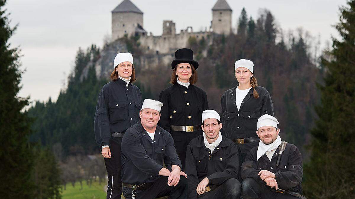 Gudrun  Gruber, Sieglinde Haas-Haberl und Evelyne Koller sowie Herbert Schneiber, Helmut Haas und Johann Hagauer