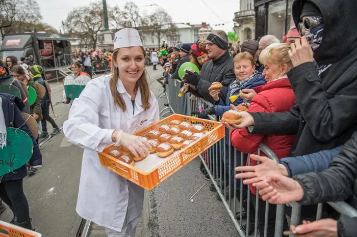 Ebenfalls erfreut haben sich die Besucher an den 6000 Gratis-Faschingskrapfen von Sorger!