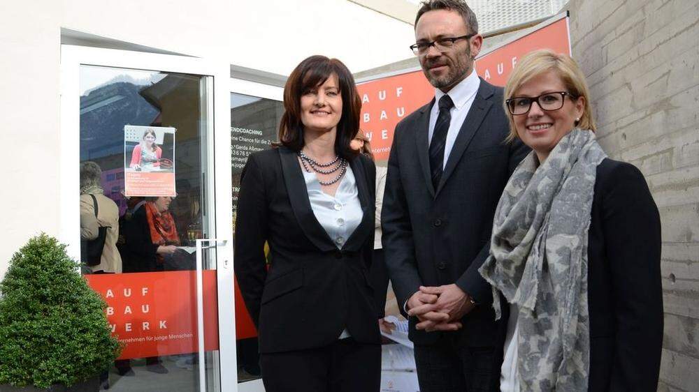 Hildegard Goller, Johann Aigner und Gerda Assmayr bei der Eröffnung des neuen Standortes des AufBauWerks in Lienz