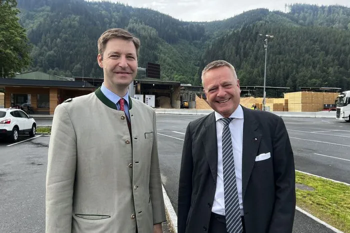 Eigentümer Franz Mayr-Melnhof und Richard Stralz, Vorstandsvorsitzender der Mayr-Melnhof Holz Holding AG.