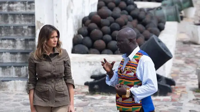 Am zweiten Tag ihrer Afrika-Reise wurde Melania Trump durch die Cape Coast Castle geführt, die bereits der frühere US-Präsident Barack Obama und seine Frau Michelle 2009 besucht hatten.