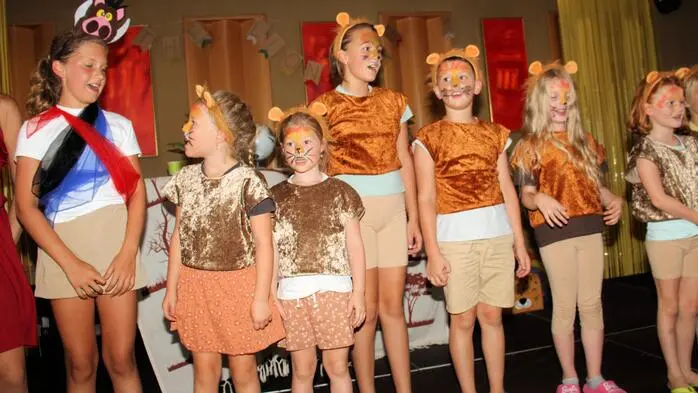 Auch dieses Jahr organisierte die Sängerin, Moderatorin und Schauspielerin Sonja Pöschl, auch bekannt als SingSangSonja, die beliebte Musical-Projektwoche in den Räumlichkeiten der Musikschule Ligist. 