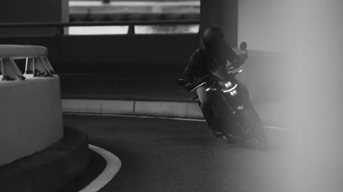 Echt schräg, und doch so fein zu fahren: Hondas Elektro-Motorrad WN7