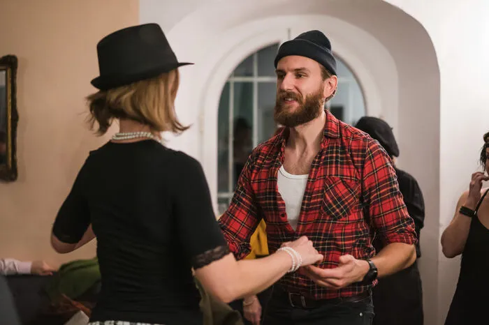 In der Halloween-Nacht lud man zum "beswingten" Abend zu "Omas Teekanne" am Grazer Grieskai.