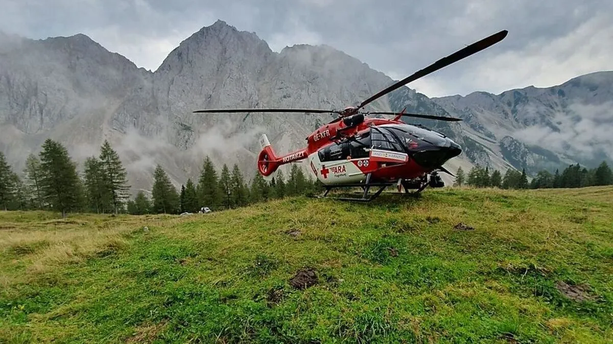 Eine Villacherin verletzte sich bei einem Sturz nahe der Klagenfurter Hütte. Sie wurde vom ARA-Rettungshubschrauber ins LKH Villach gebracht