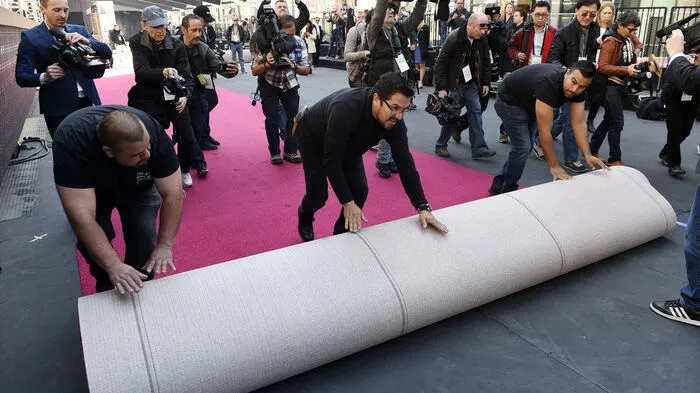 Wenige Tage vor der Oscar-Gala ist der rote Teppich für Hollywoods große Show ausgerollt worden.