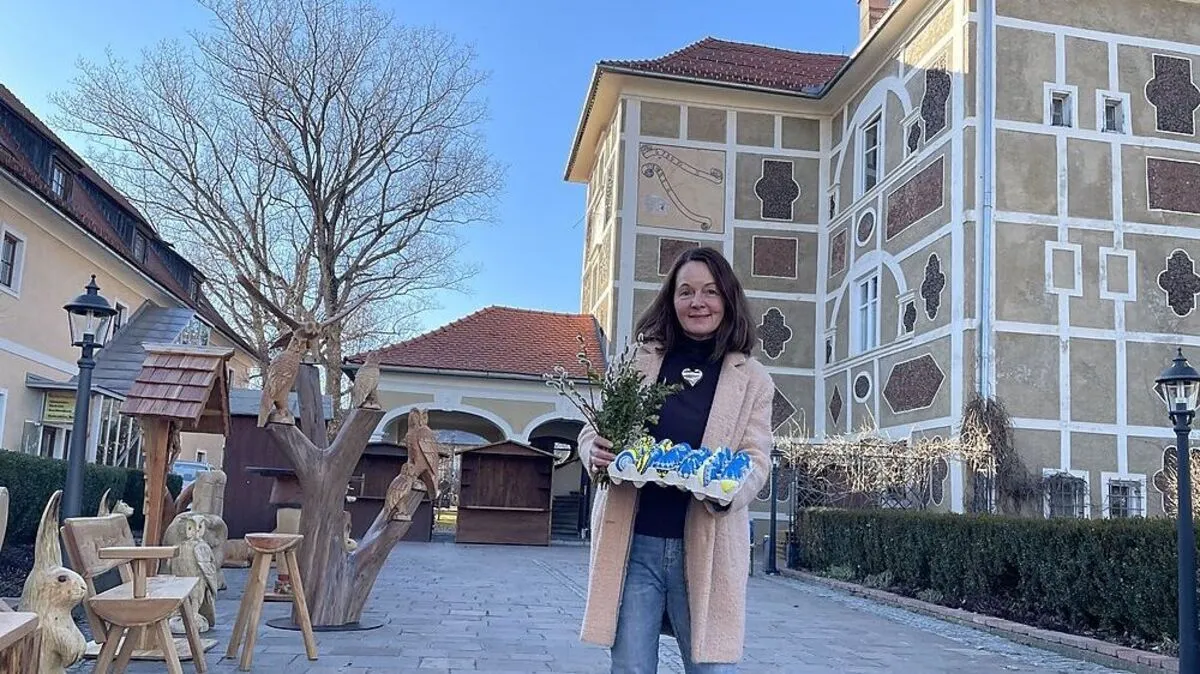 Siliva Hartleb mit den "Ukraine-Eiern"