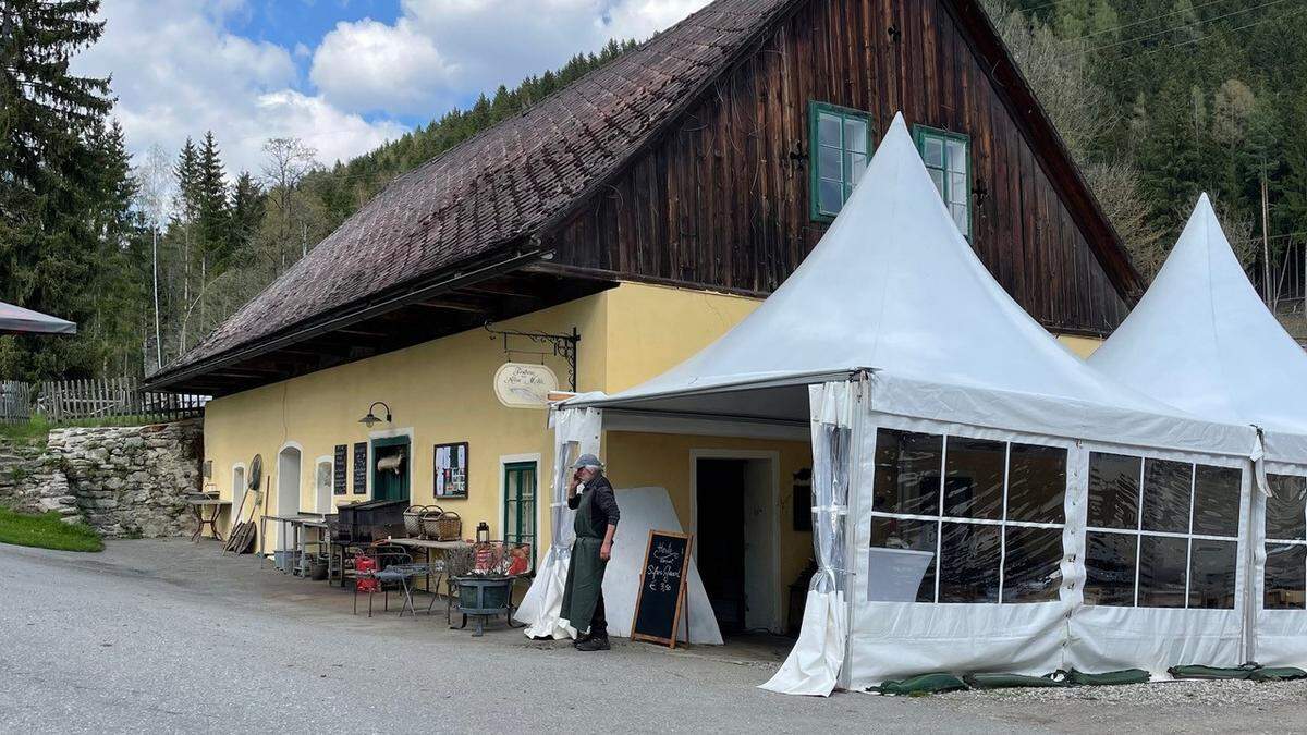 Eine Einkehr bei der Fischerei &quot;Zur Alten Mühle&quot; beim Gut Schloss Lichtengraben der Familie Rittler liegt auf der Strecke