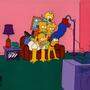 Die fünfteilige Simpsons-Familie auf ihrem Lieblingsplatz: ihrer abgewetzten Couch mitsamt Couch-Gags im Intro