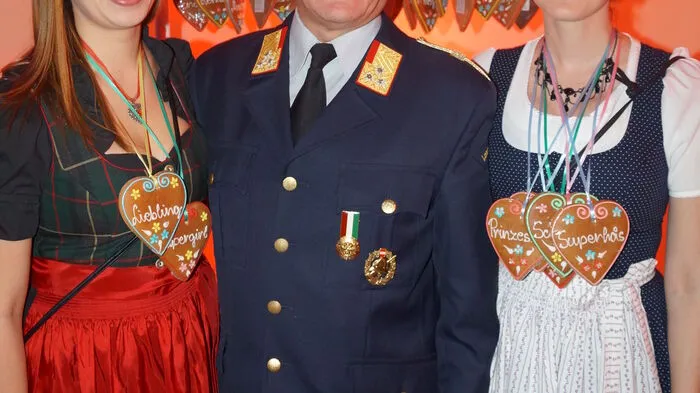 Erstmals hatte der Ball der Klagenfurter Freiwilligen Feuerwehr St. Georgen auch ein Motto. Samstagnacht tanzte man unter dem Titel "Nacht der Tracht" im Gemeindezentrum Annabichl.