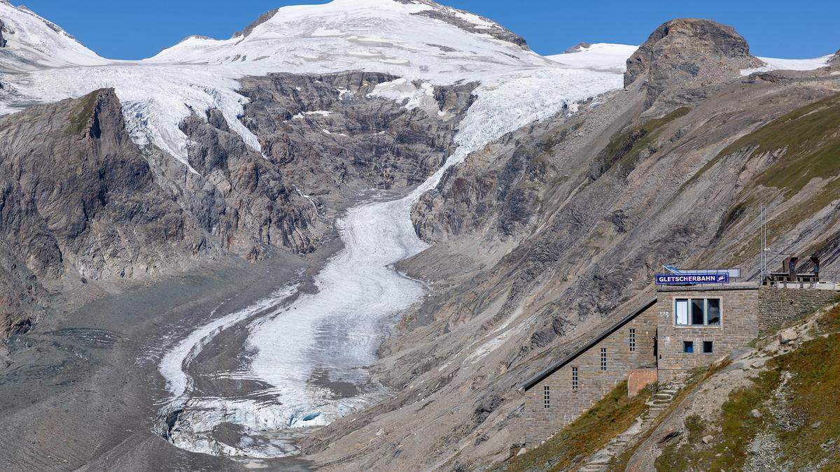 Der Pasterze-Gletscher am Großglockner | 05.09.2023, Pasterze, Heiligenblut: An den eisfreien Gletschern wird gearbeitet