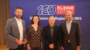 Wolfgang Fercher (links) und Oliver Bergauer (rechts) begrüßten Bettina Heinricher und Werner Frömel auf der Bühne