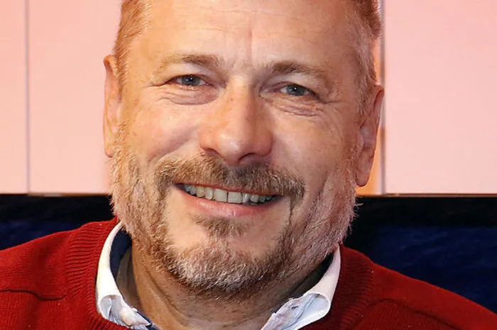 "Geld ist gut, wenn man es hat und es braucht. Ich bin der klassische Sparer, der auf einen Notgroschen setzt. Deshalb besitze ich ein Sparbuch. Als Wertaufbau ist diese Anlageform nicht interessant und auch ungeeignet, ich investiere in Fondsparen oder Lebensversicherungen."