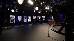 In Klagenfurt wird diskutiert - zumindest über Monitore