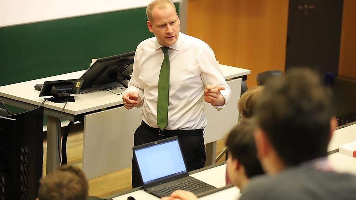 „Wir wollen unsere Studierende zu interdisziplinärem Denken und dem Blick über den ´Tellerrand anregen“, sagt Bezemek 