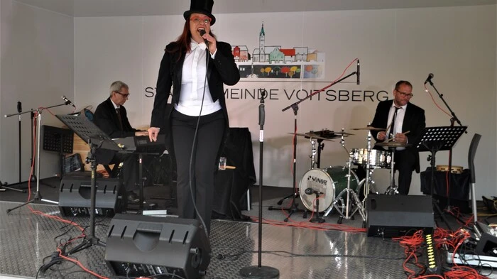 Mit Hits aus der Zeit der 1920er bis 1950er-Jahre begeisterten "Lilly Naneen und die Gigolos" vergangenen Freitag die Gäste in Voitsberg.
