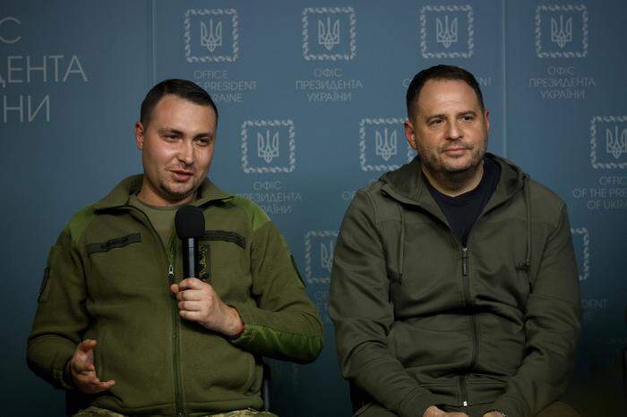 Kyrylo Budanow, Chef des ukrainischen Militärgeheimdienstes (links)