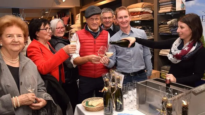 Der Tourismusverband "Leibnitz Südsteiermark" hatte zum dritten Mal zum "Tag des Steirischen Sektes" geladen. Diesmal präsentierten 14 heimische Weingüter ihre Edeltröpferl im Modehaus Kappaun.