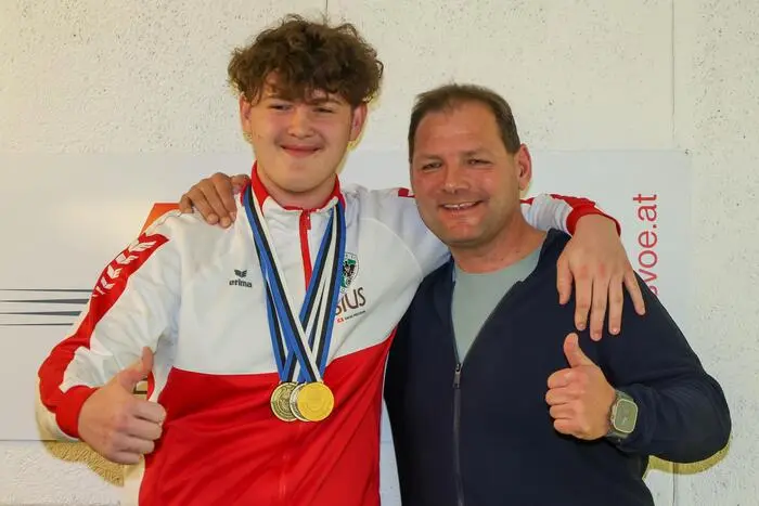 Darunter natürlich auch Obmann Karl Reiter und Paul Fink. Es ist der bisher größte Erfolg des jungen Schützen.