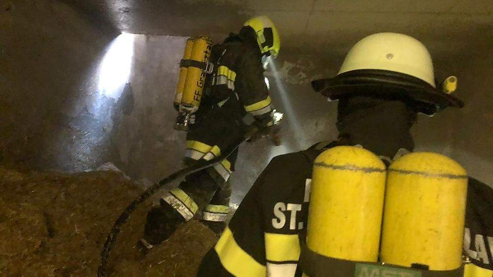Feuerwehren löschten Schwelbrand in Silo