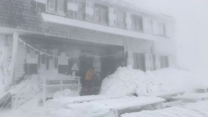 Der Winter gab am Eisenerzer Reichenstein bereits ein kräftiges Lebenszeichen von sich und ist derzeit nur mit Winterausrüstung erreichbar.