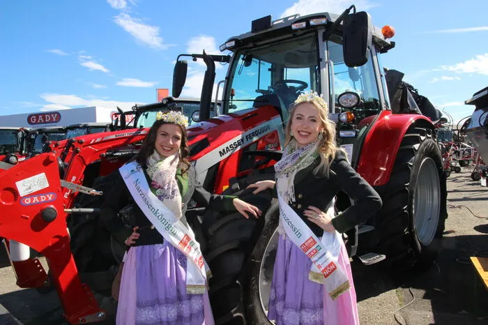 Lisa Weinhandl (li.) und Katharina Thomanek beim Gady-Markt