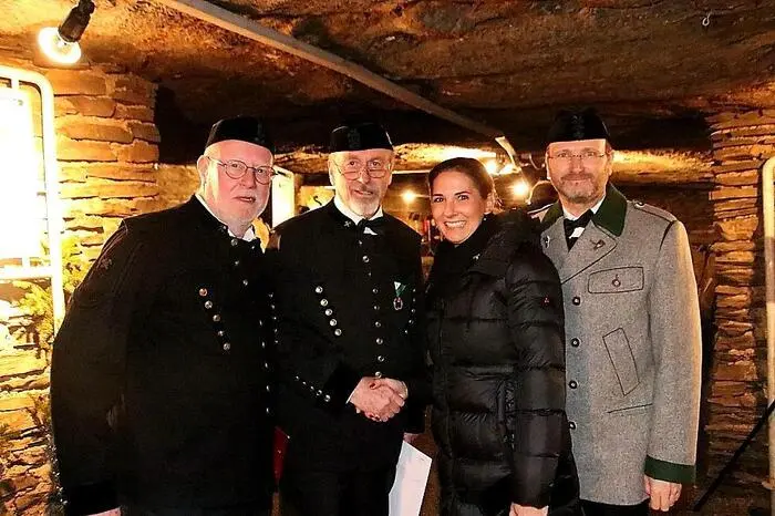 Veranstaltet wurde sie von Hans Eck (1.v.l.), Ernst Lasnik (2.v.l.) und Sunfixl-Betriebsleiter Norbert Marhold.