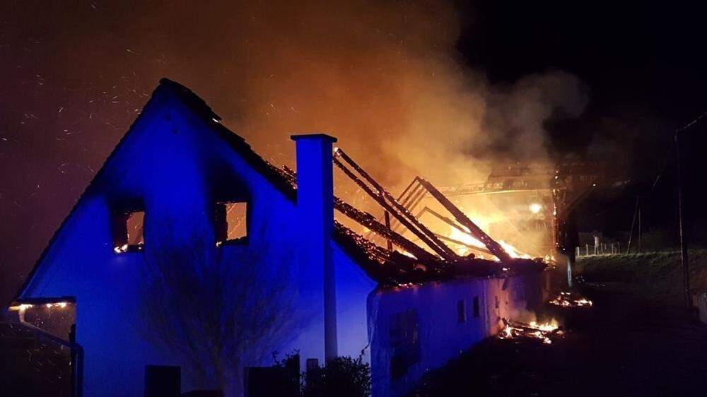 Acht Feuerwehren kämpften stundenlang gegen die Flammen