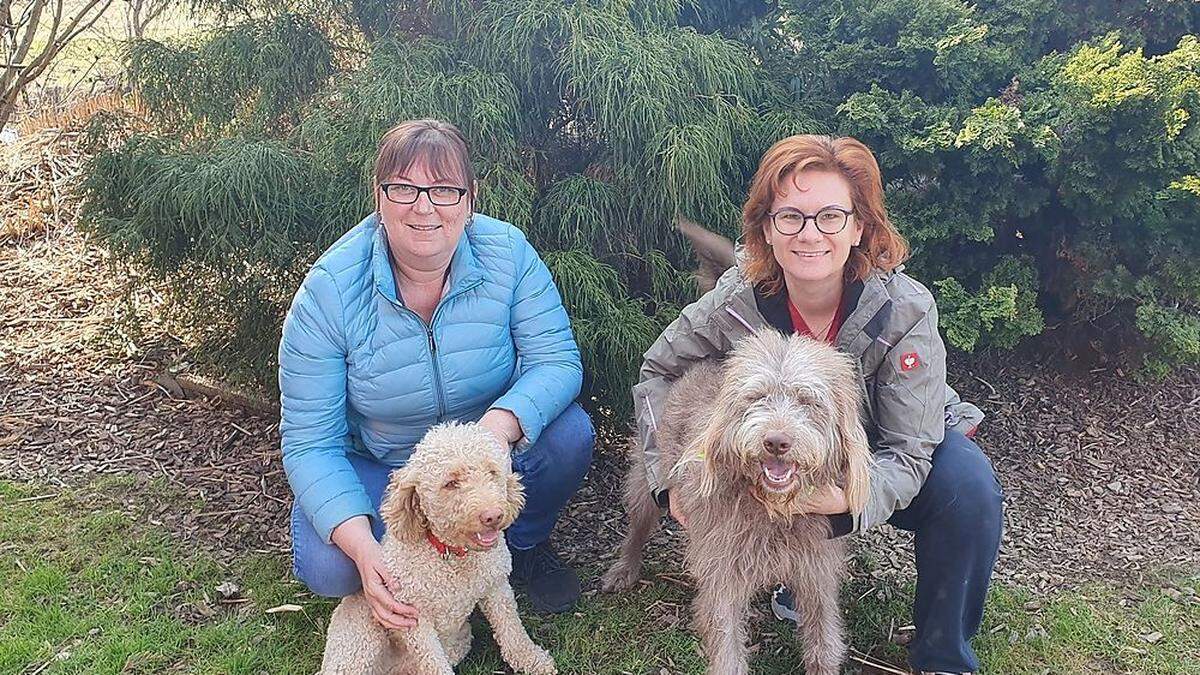 Tierärztin Birgit Dastig (r.) mit Schoki und Mitstreiterin Anna Hirschmugl 