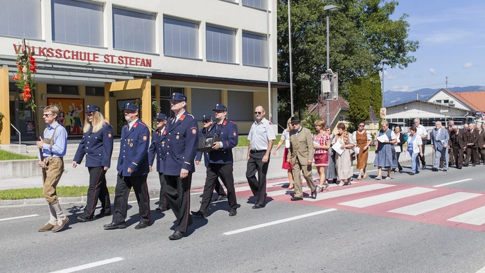 Der Pfarrgemeinderat St. Stefan lud am Sonntag nach dem Festgottesdienst mit anschließender Prozession durch Ort zum gemütlichen Beisammensein in den Pfarrgarten.