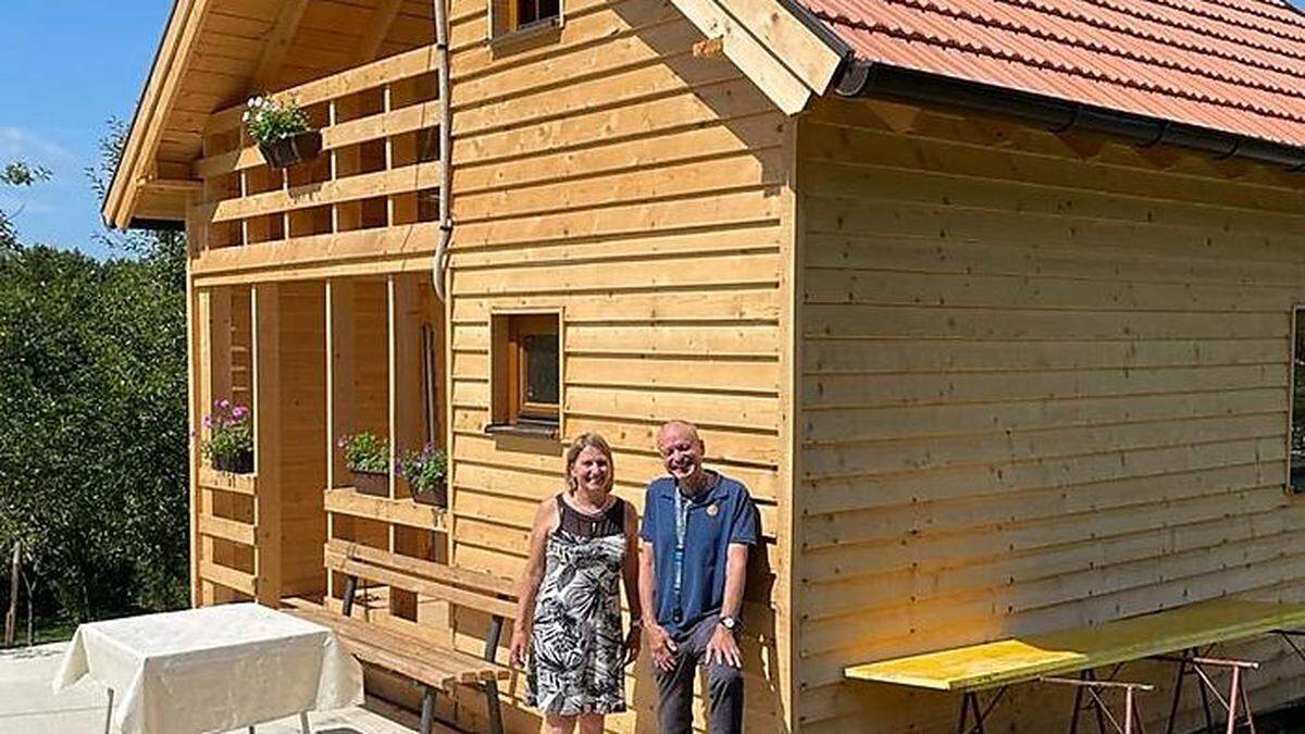 Die zwei neuen Häuser in Holzbauweise im Erdbebengebiet um Petrinja sind fertig