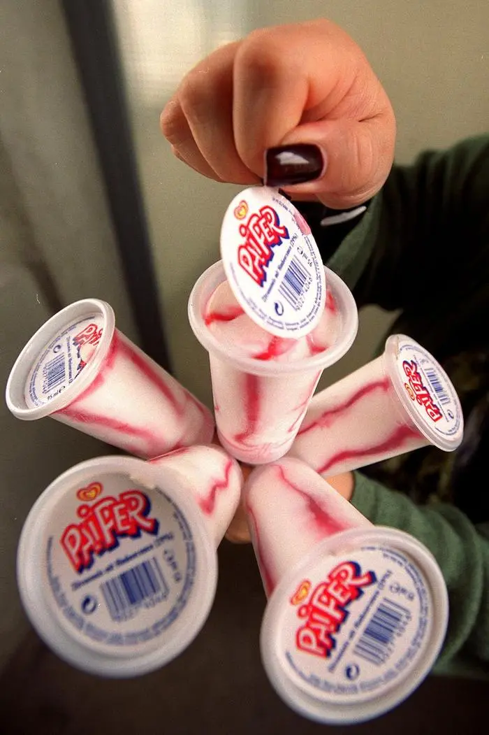 Das legendäre Eis 'Paiper' in der Geschmacksrichtung Himbeer-Zitrone ist ab heute, Montag, wieder im Kühlregal zu finden. APA-Photo: Robert Jaeger