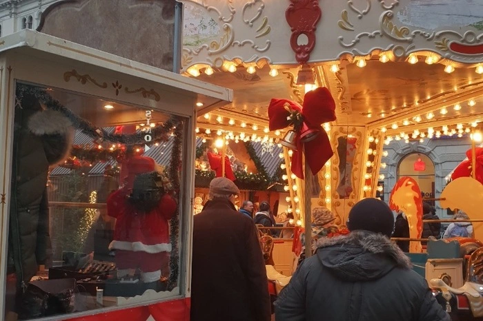 Selbstverständlich dreht sich das Karussell am Hauptplatz wieder.