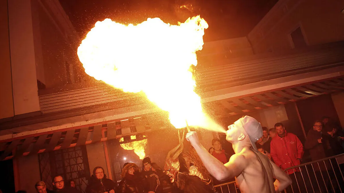 Schaurige Gestalten und Feuerschlucker bevölkerten am Samstag die Köflacher Innenstadt