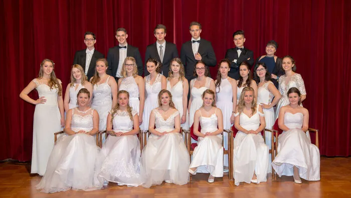 Die Schüler des Borg-Spittal haben sich für ihren Maturaball in Schale geworfen. Unter dem Motto "unser letztes Spiel beginnt" wurde bis in die frühen Morgenstunden gefeiert.
