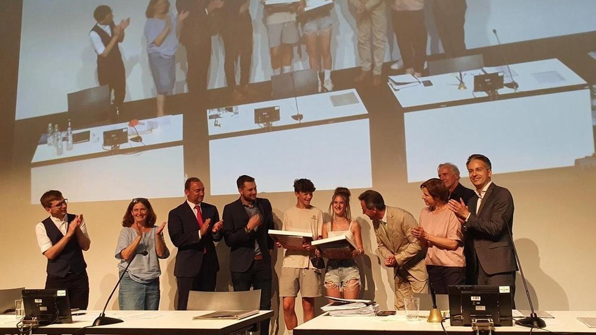 Lena und Fabrizio wurden am Donnerstag bei der Gemeinderatssitzung von der Stadtregierung beklatscht