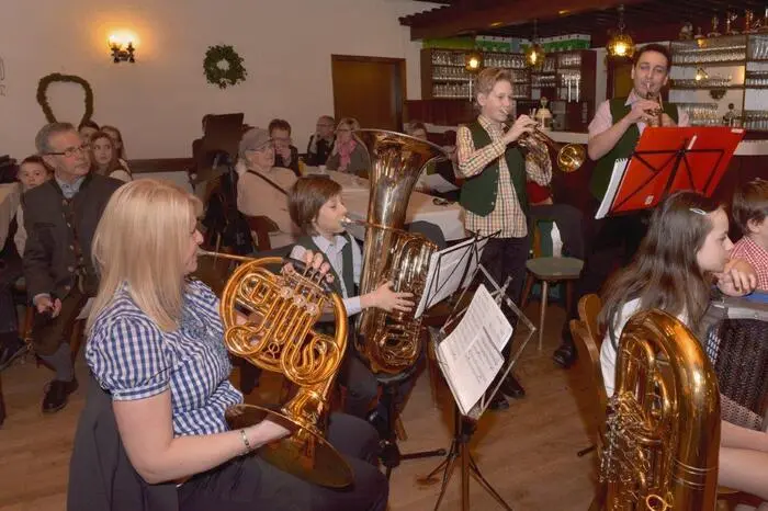 Den zahlreich erschienenen Besuchern wurde ein buntes Programm aus dem Bereich der Volksmusik geboten.