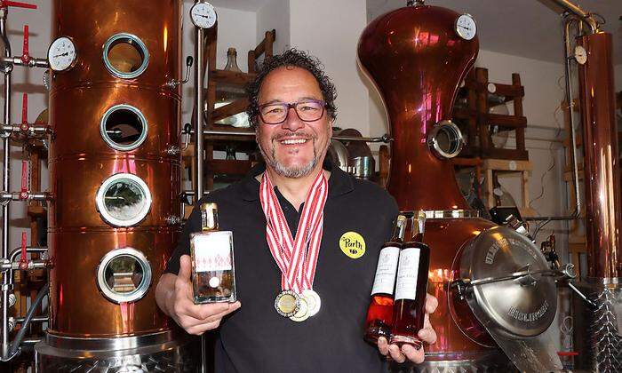 Martin Parth hat mit seiner Destillerie Hüblbauer bereits zahlreiche Preise gewonnen