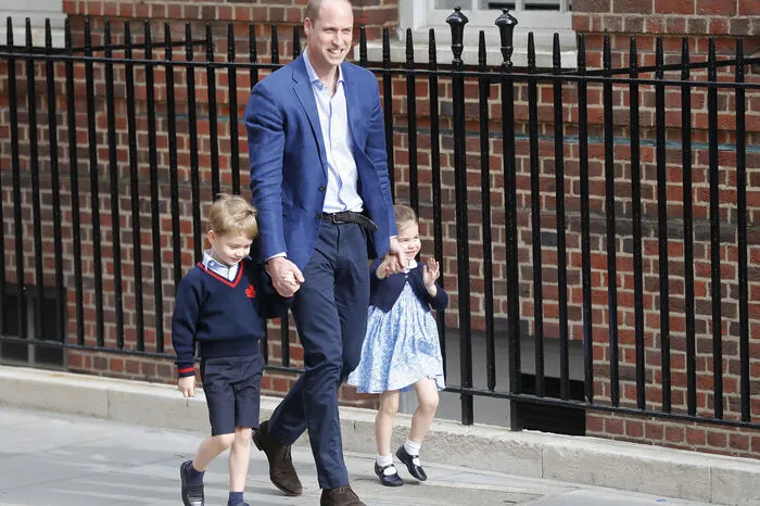Prinz George (4) und Prinzessin Charlotte (2) haben am Montagnachmittag ...  