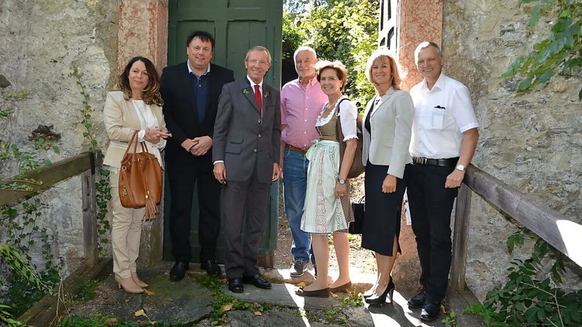 Die Tore von „Schloß Weißenstein“, dem ältesten erhaltenen Profanbau Osttirols, wurden für die Salzburger Gäste von der Familie Lange geöffnet