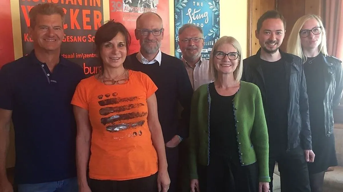 Programmpräsentation mit Manfred Fauland, Sibylle Rarej, Wolfgang Messner, Peter Stefan Vorraber, Gabriele Kolar, Marco Eltner und Lisa Freidl (von links)