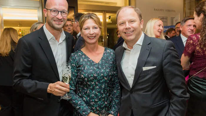 Freuten sich über gutes Feedback und viele Ehrengäste bei der "Lulu"-Premiere: Bernd Pürcher (Organisator der Opern-Redoute), Schauspielhaus-Intendantin Iris Laufenberg, Theaterholding-Chef Bernhard Rinner
