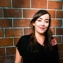 Yasmo verwebt im Musilhaus Wortakrobatik und Melodie