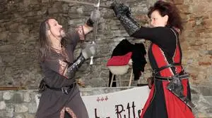 Beim Vereineschnuppern kann man Schaukämpfen der Alt-Kainacher Ritterschaft beiwohnen