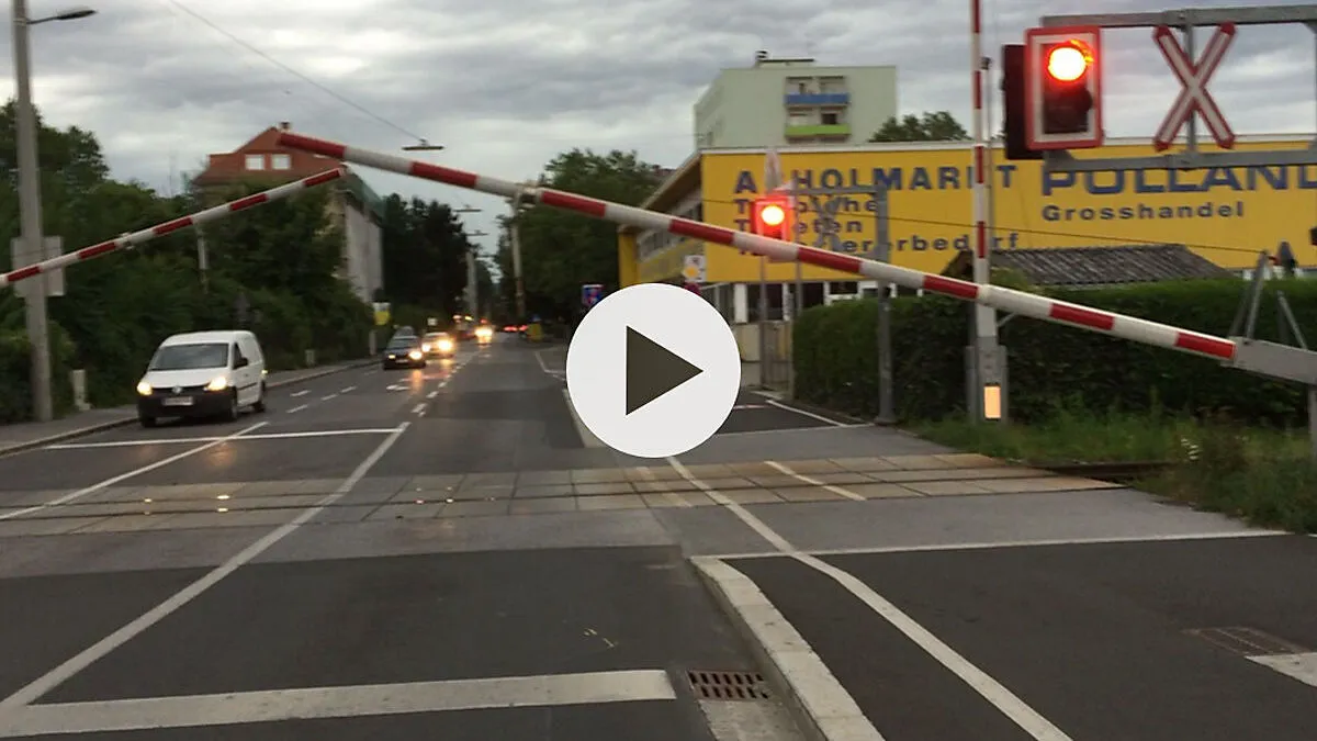 Lokalaugenschein am Bahnschranken in der Fröhlichgasse
