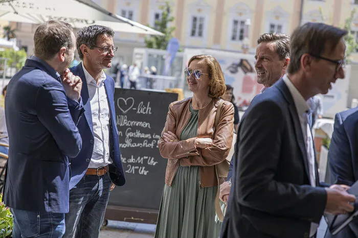 Bitte klicken Sie sich durch die Bilder.