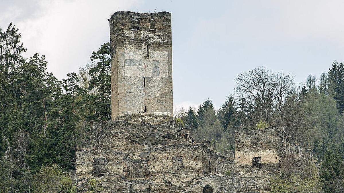 Mahnmal für ein multiples moralisches Versagen: Hakenkreuz auf der Burgruine Hochkraig