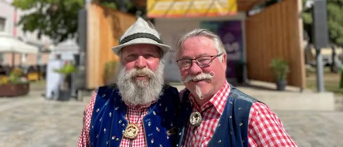 Auch bekannt für ihre Bärte: Franz „Howjouli“ Enzinger und Christian „Chris“ Forcher (rechts) 